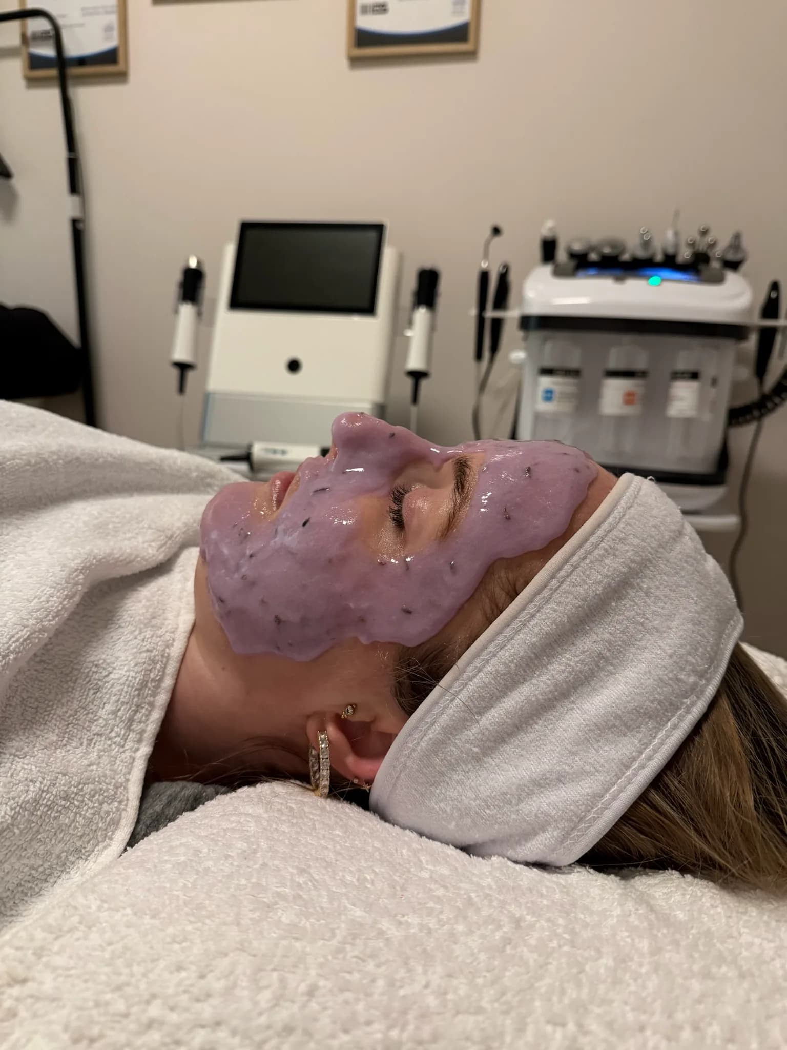 Gesichtsbehandlung in Frankfurt — das passende Treatment für deinen Hauttyp — Sahel Beauty Frankfurt (Bild 1)