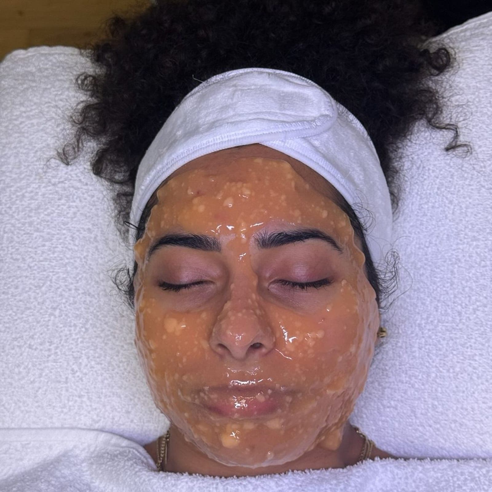 Aquafacial in Frankfurt — Tiefenreinigung mit Sofort-Glow — Sahel Beauty Frankfurt (Bild 2)