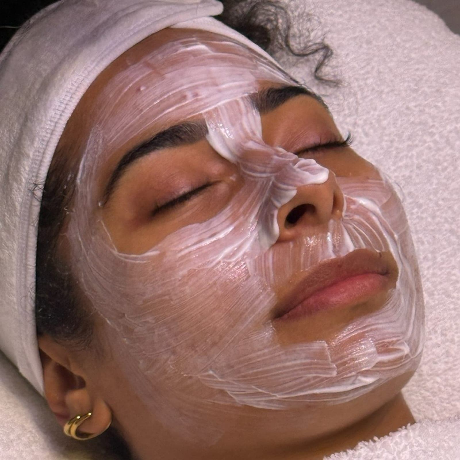Aquafacial in Frankfurt — Tiefenreinigung mit Sofort-Glow — Sahel Beauty Frankfurt (Bild 3)