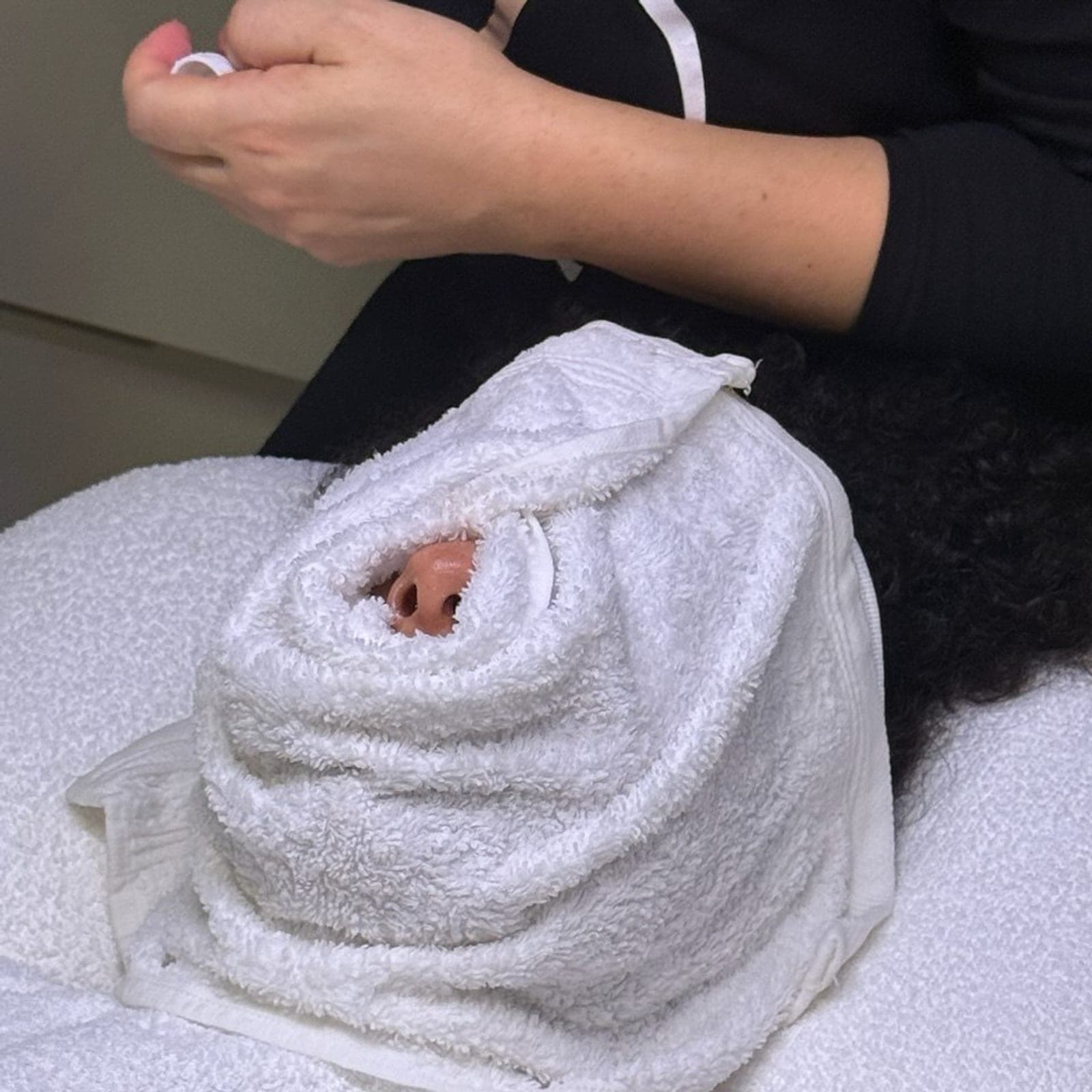 Aquafacial in Frankfurt — Tiefenreinigung mit Sofort-Glow — Sahel Beauty Frankfurt (Bild 4)