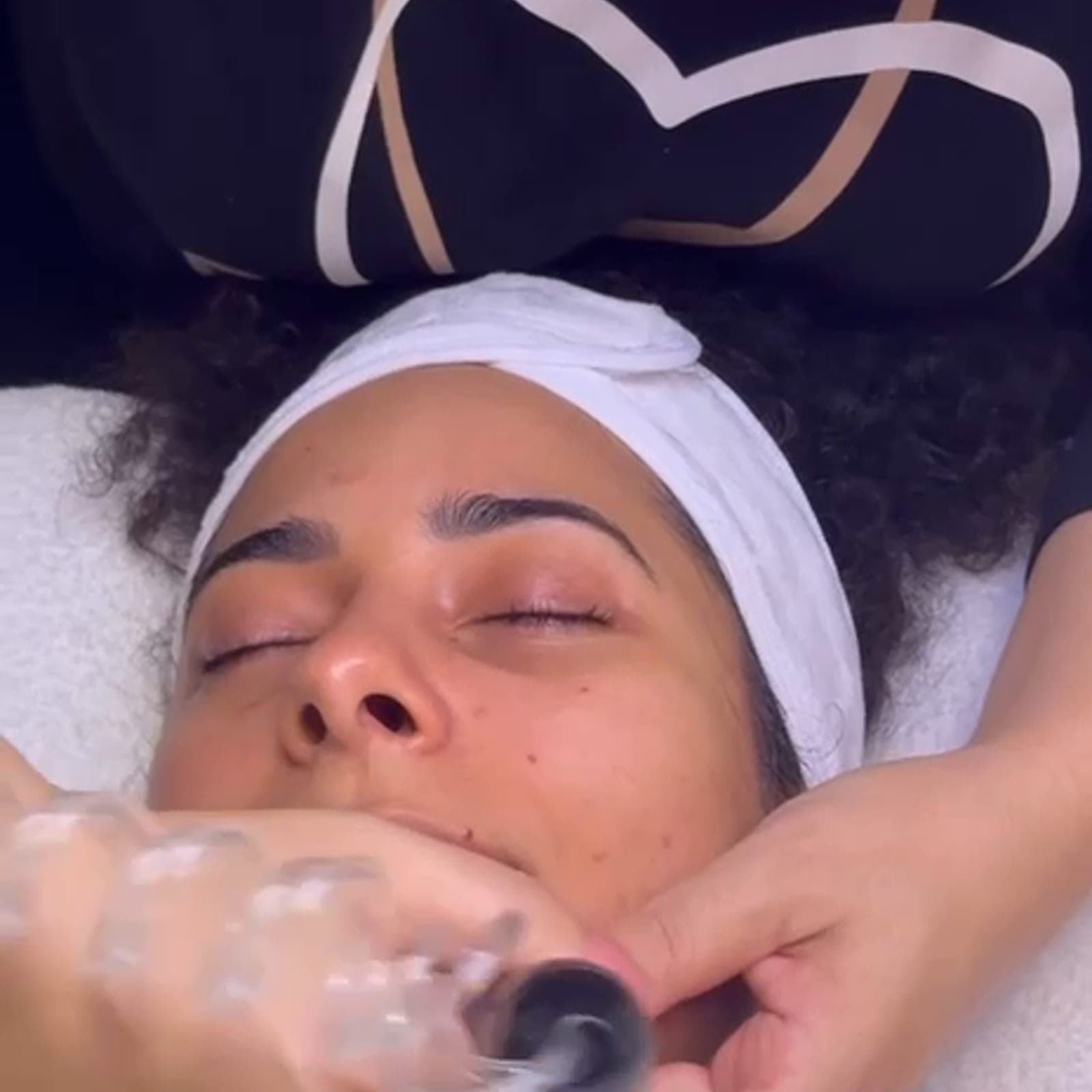 Aquafacial in Frankfurt — Tiefenreinigung mit Sofort-Glow — Sahel Beauty Frankfurt (Bild 7)