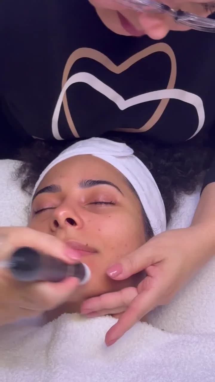 Aquafacial in Frankfurt — Tiefenreinigung mit Sofort-Glow — Sahel Beauty Frankfurt (Bild 13)