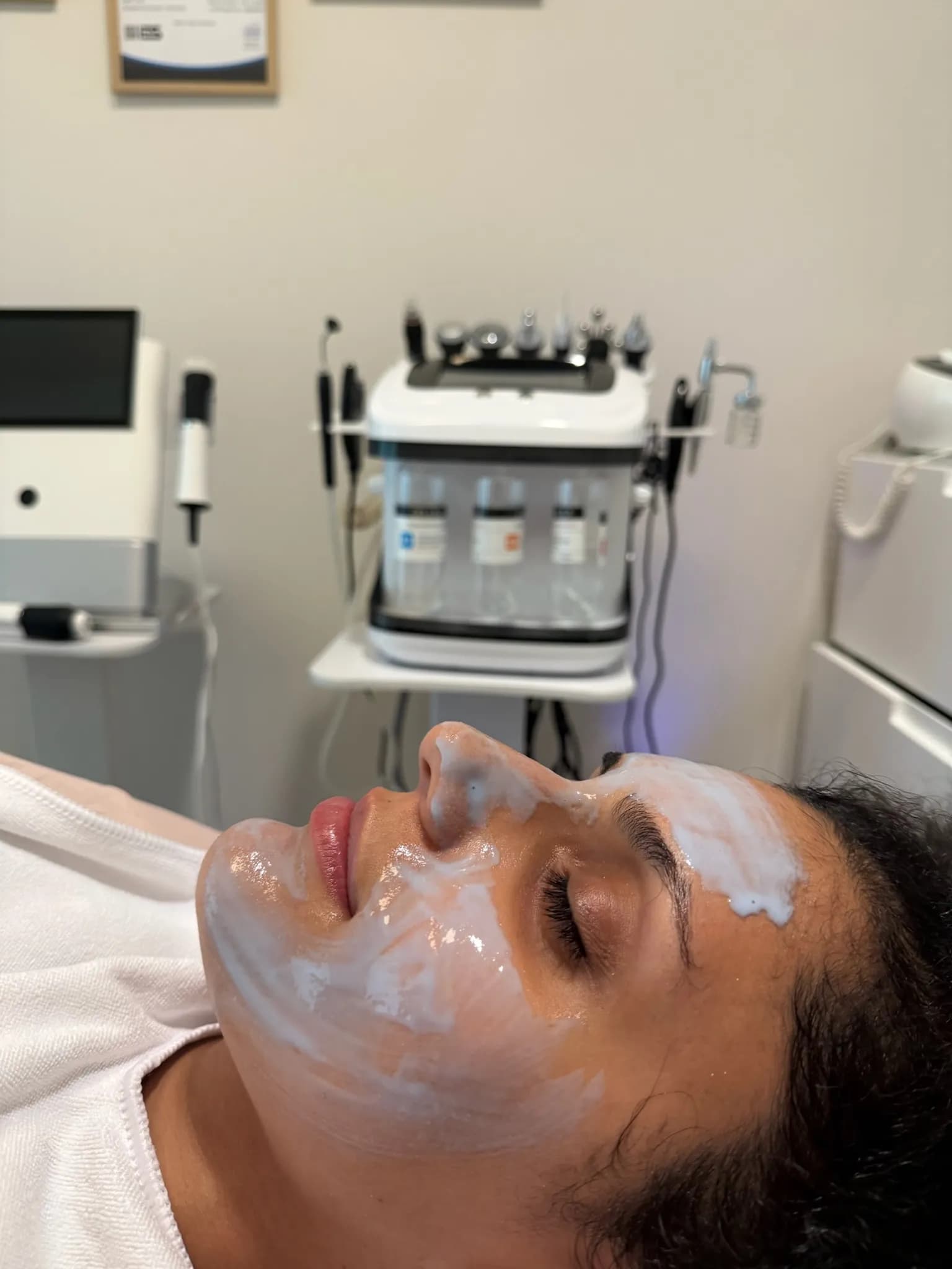 HydroBoost & RF Lifting – Aquafacial & Firming — Sahel Beauty Frankfurt (image 2)