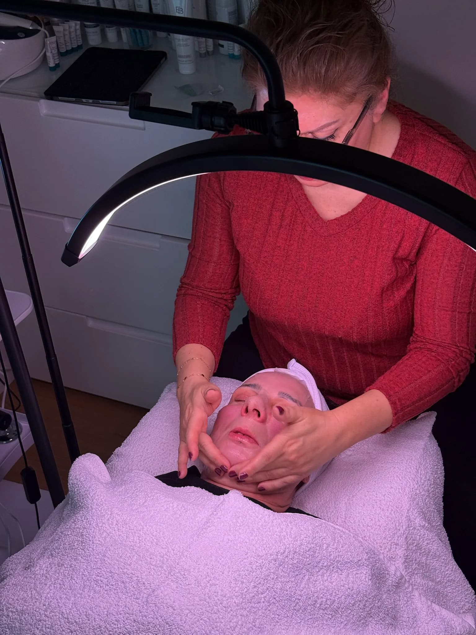 Radiofrequenz-Lifting in Frankfurt — straffere Haut ohne OP — Sahel Beauty Frankfurt (Bild 5)